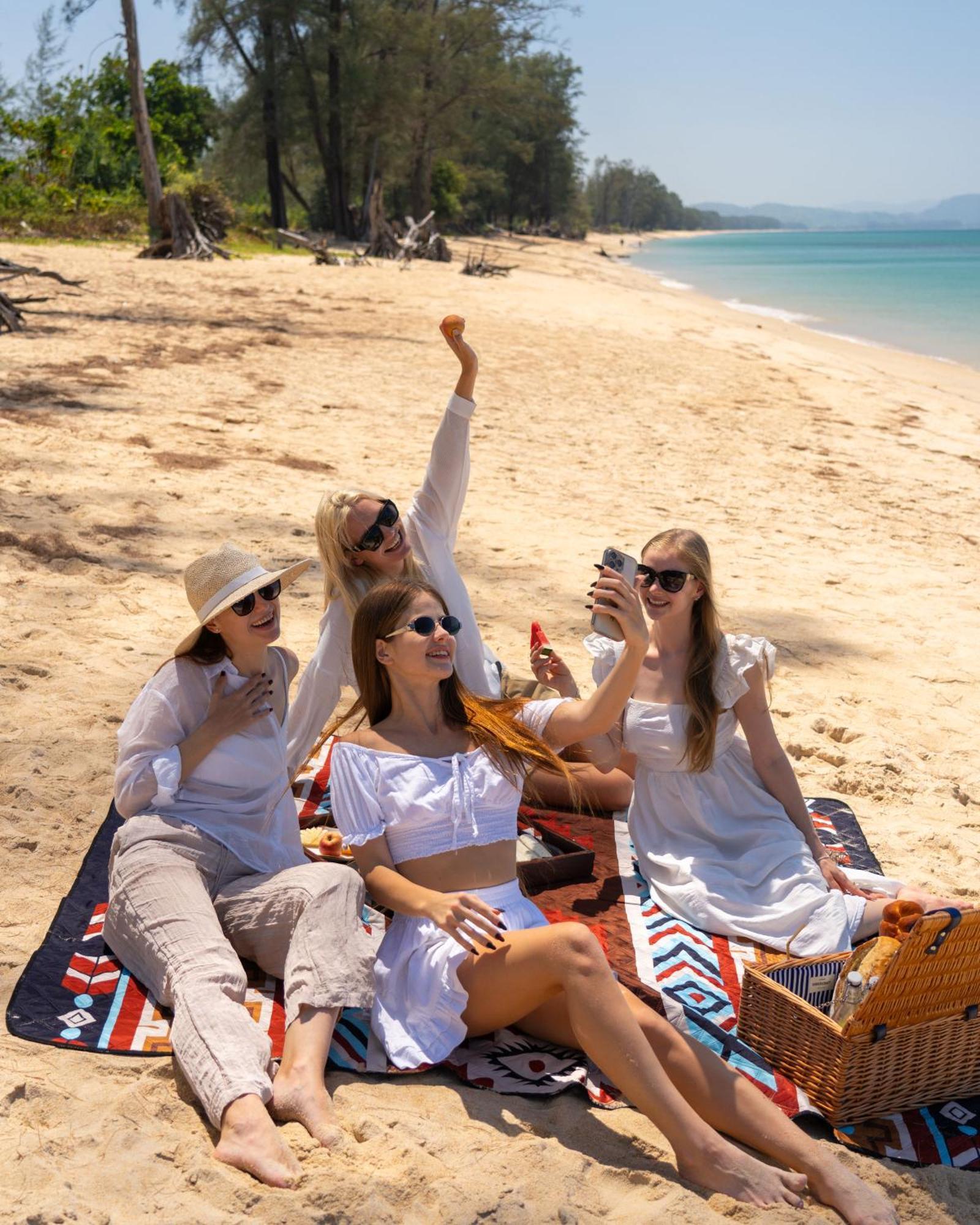 Avani Plus Mai Khao Phuket Suites Kültér fotó
